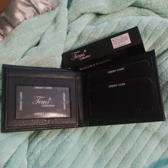 Men's bi fold black faux leather wallet attached to gift box - Picture 3 of 5